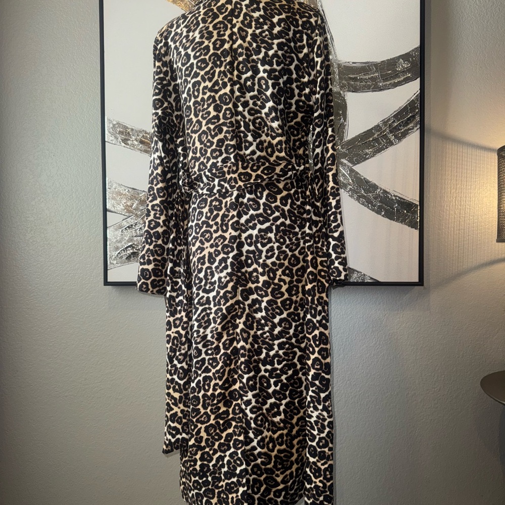 Gianni Bini Leopard-Print Satin Duster in Black Beige Cream - Picture 5 of 7